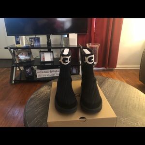 Nice black women ugg boots size 11